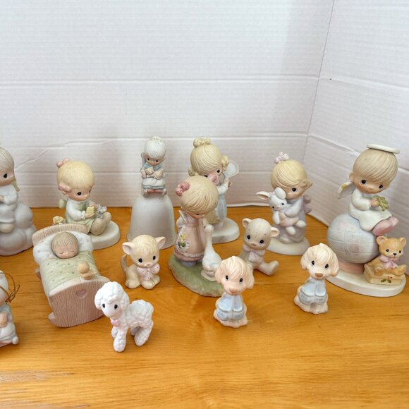 Vintage Precious Moments Lot of 15 Figurines All Pre 1987 Many Discontinued GIft - Picture 1 of 9